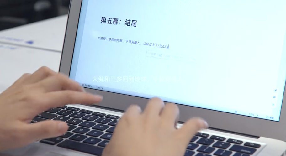 钉钉:“登月第一鸟”钉三多,上演低配科幻广告 钉钉:“登月第一鸟”钉三多,上演低配科幻广告