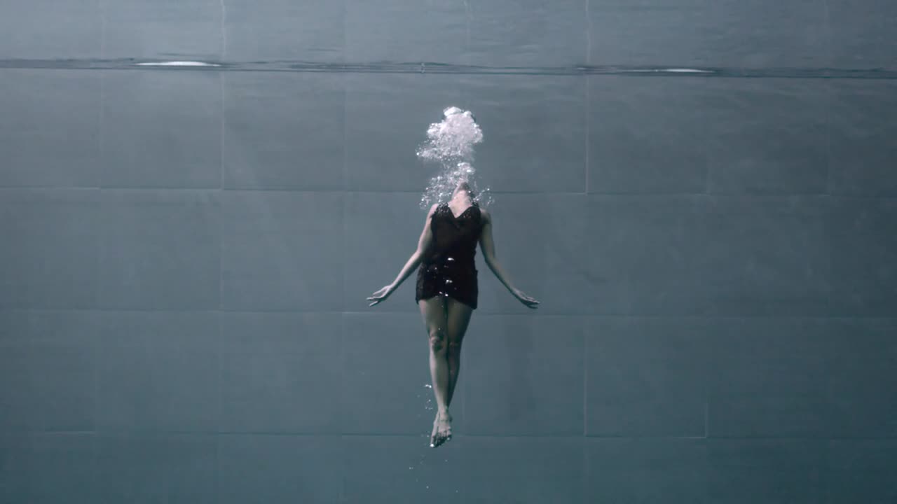 水下舞者纪录片《致我最瘦弱的女儿》